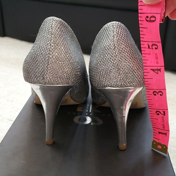 Silver Heels - Picture 5 of 5